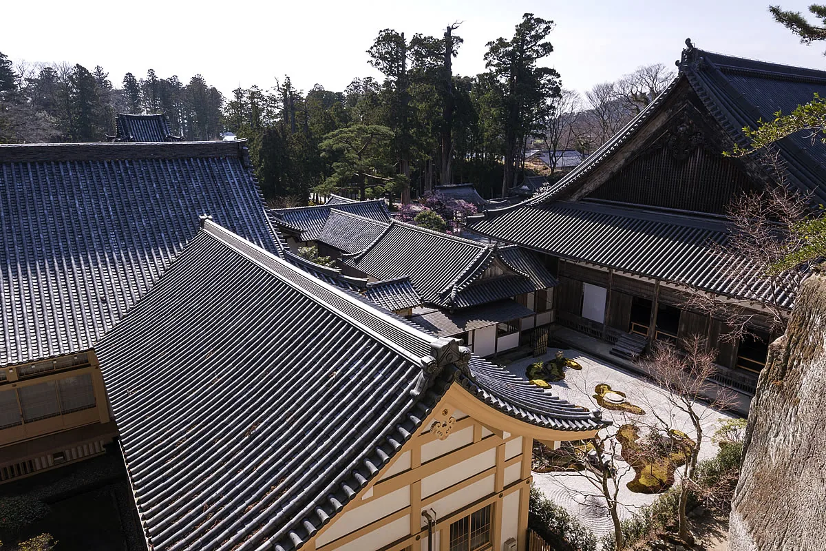 Entrada y arquitectura de madera del templo Zuiganji en Matsushima