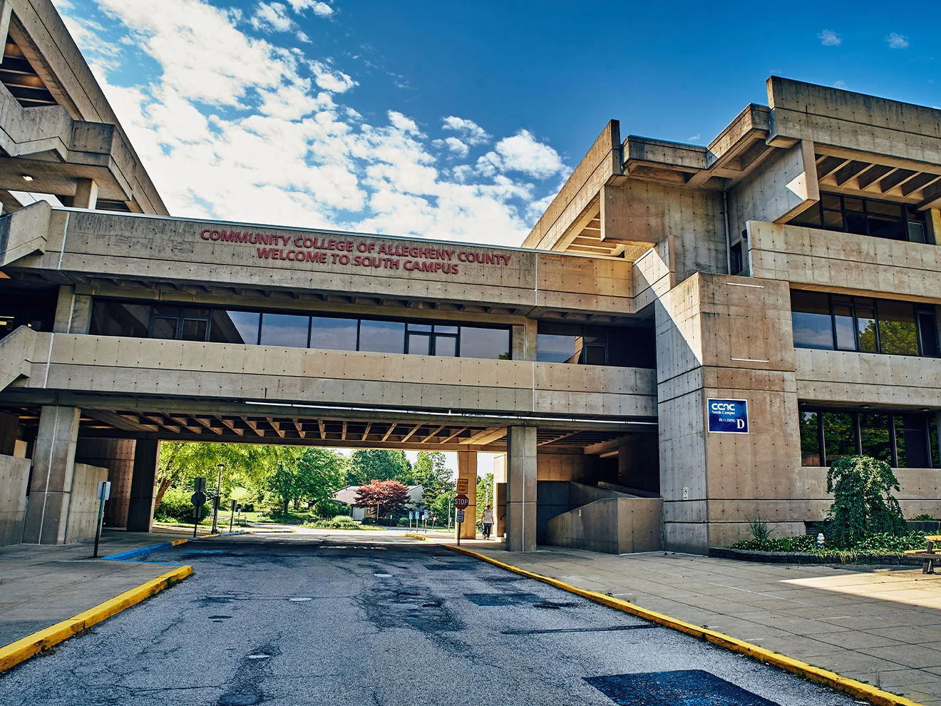 Fachada de South Campus de CCAC.