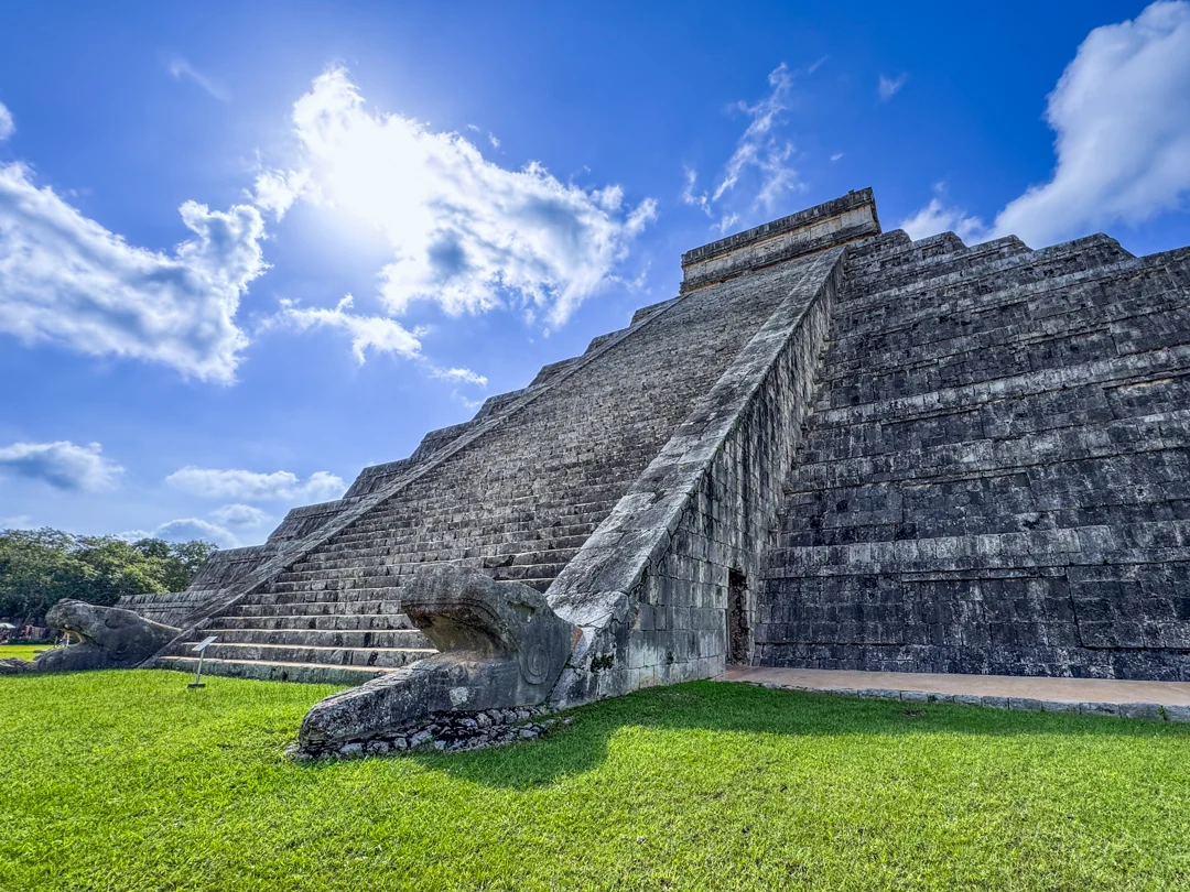 Templo de Kukulkán en Chichén Itzá, destino de excursión de Amigo Tours