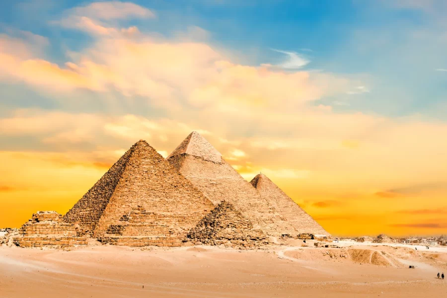 Visita a las pirámides de Giza y al Grand Egyptian Museum, foto oficial