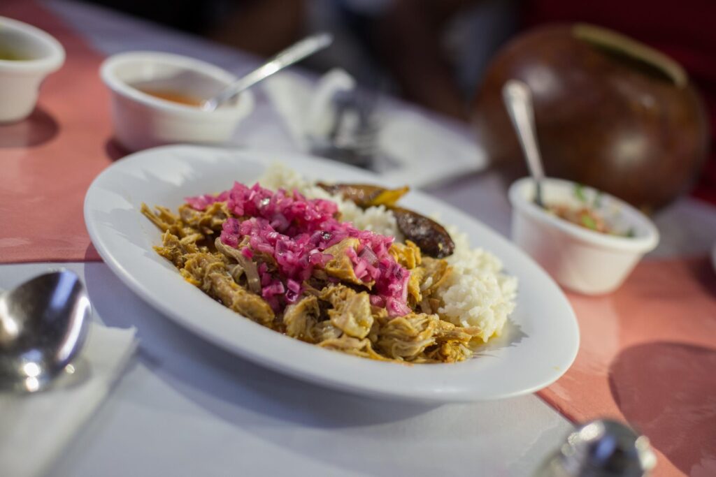 Platillo local incluido en recorridos gastronómicos por Cancún