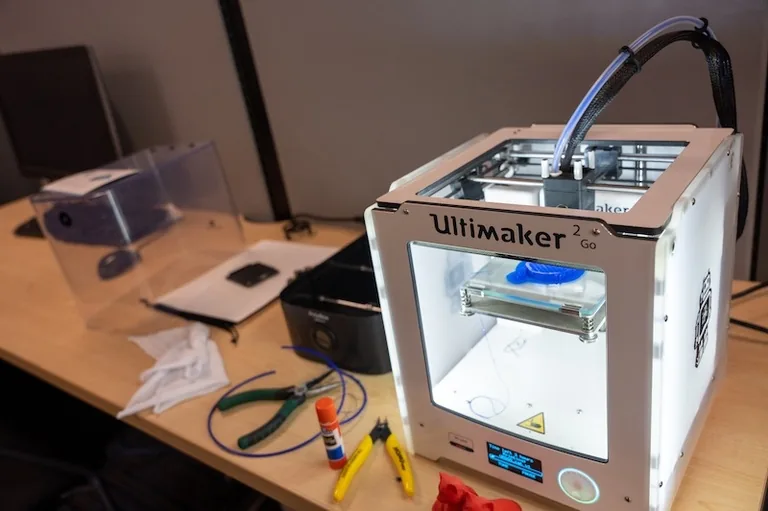 Equipo de fabricación digital y herramientas en FUSE Makerspace de CNM