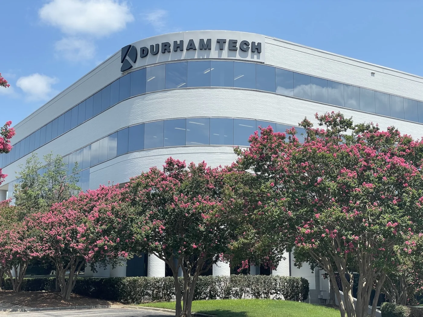 Edificio o instalaciones de Durham Technical Community College — Duke Street North de Durham Technical Community College.