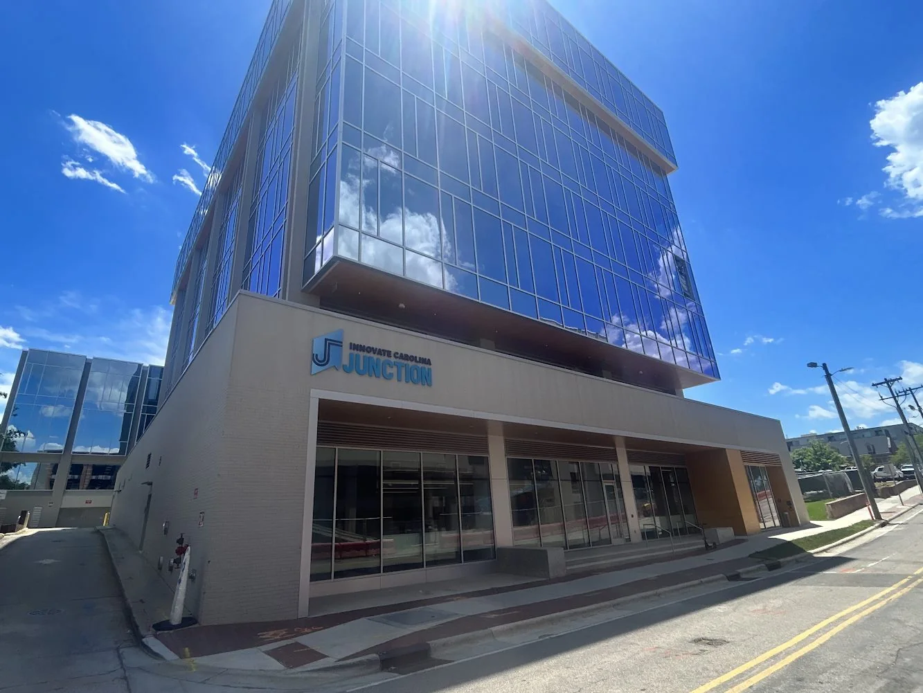 Edificio o instalaciones de Durham Technical Community College — Innovate Carolina Junction de Durham Technical Community College.
