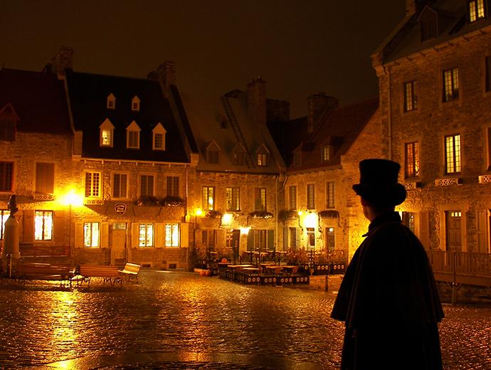 Calle del Viejo Quebec durante un recorrido nocturno de fantasmas