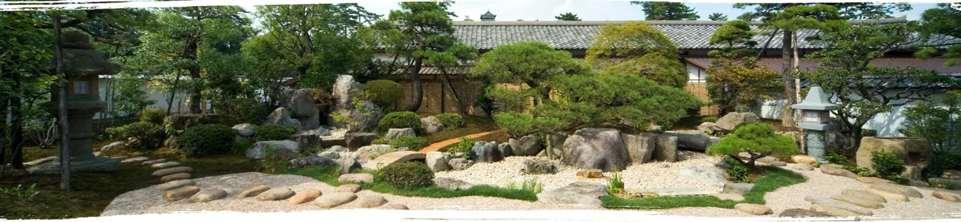 Jardín de estilo Izumo visible desde Café Kiharu