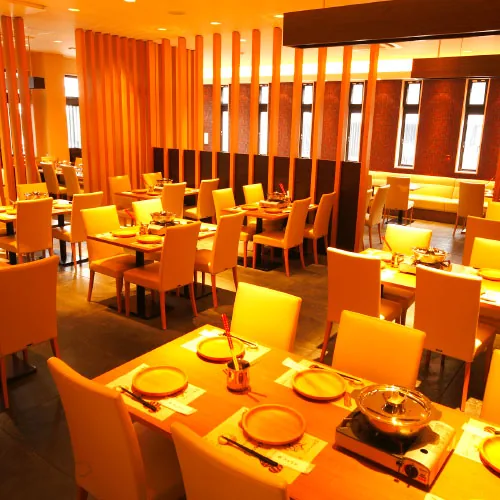 Salón del restaurante buffet Ginnan en Josaien