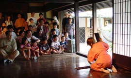 Casa ninja con mecanismos ocultos en el Museo Ninja de Iga-ryu.