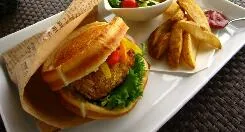 Hamburguesa de ostras y guarnición de la carta de Kaki Matsushima Kouha