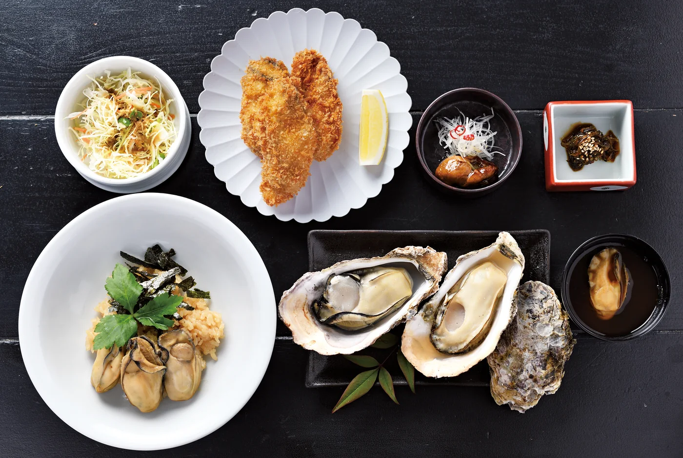 Official shop logo and Kakiya set meal photo.