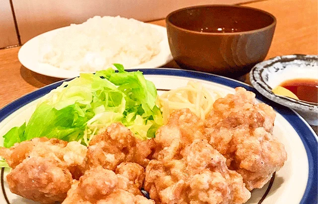Toriten servido en Kitchen Maruyama, Ōita