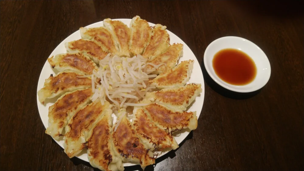 Gyoza de Mutsugiku servida al estilo de Hamamatsu
