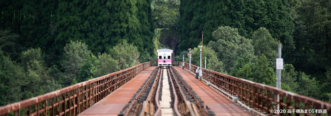 Carro panorámico de Takachiho Amaterasu Railway, imagen de su sitio oficial.