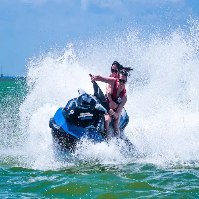 Motos acuáticas ofrecidas por Jungle Tour en Cancún