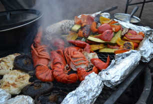 Comida servida durante una de las experiencias de Maroon Bells Outfitters