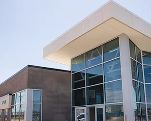 Edificio de aulas y formación de la School of Public Safety de Moreno Valley College en Ben Clark Training Center.