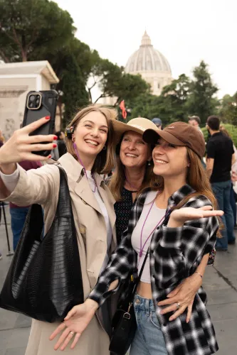 Familia durante visita a los Museos Vaticanos, foto de ItaliaTours