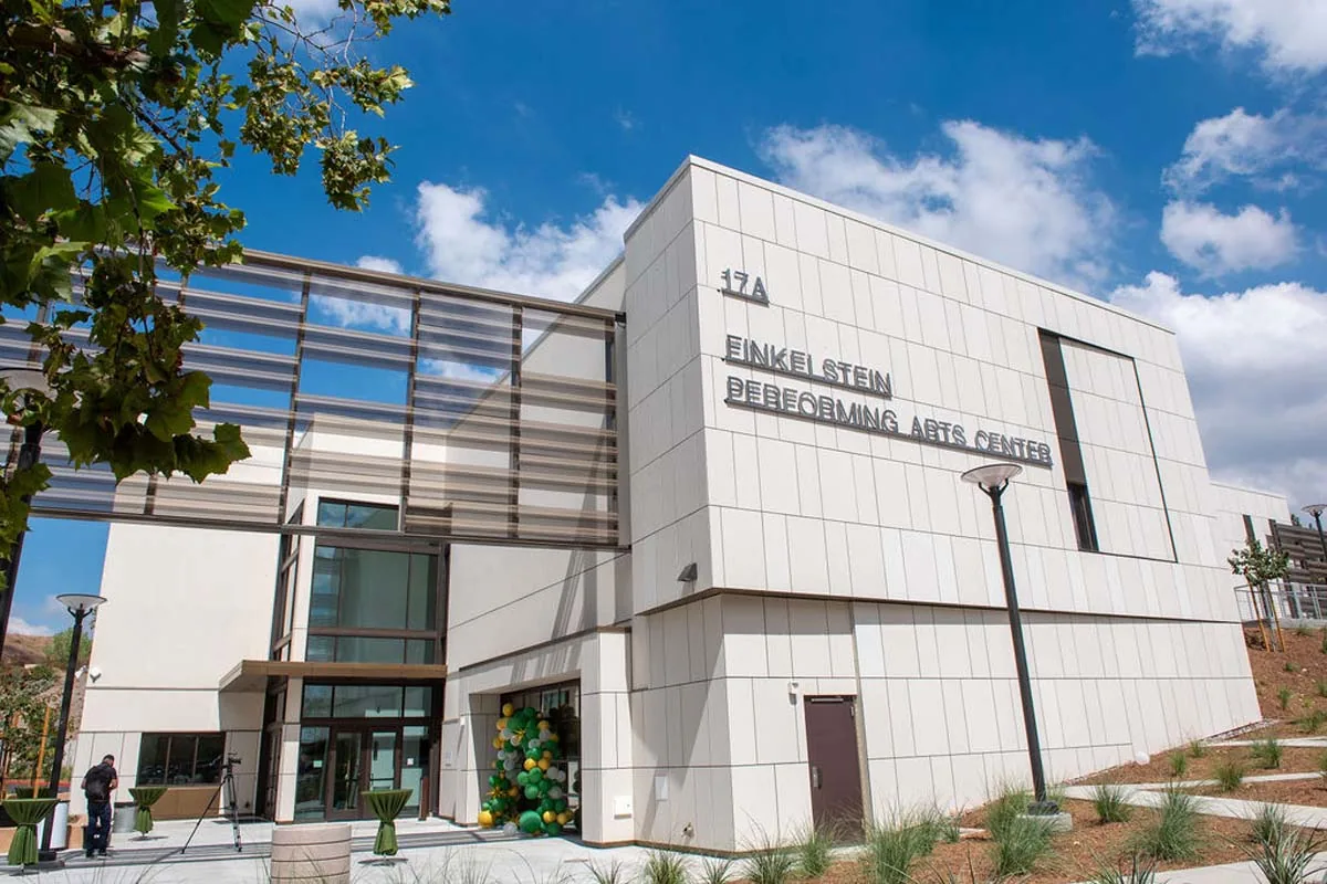 Finkelstein Performing Arts Center en el campus de Crafton Hills College.