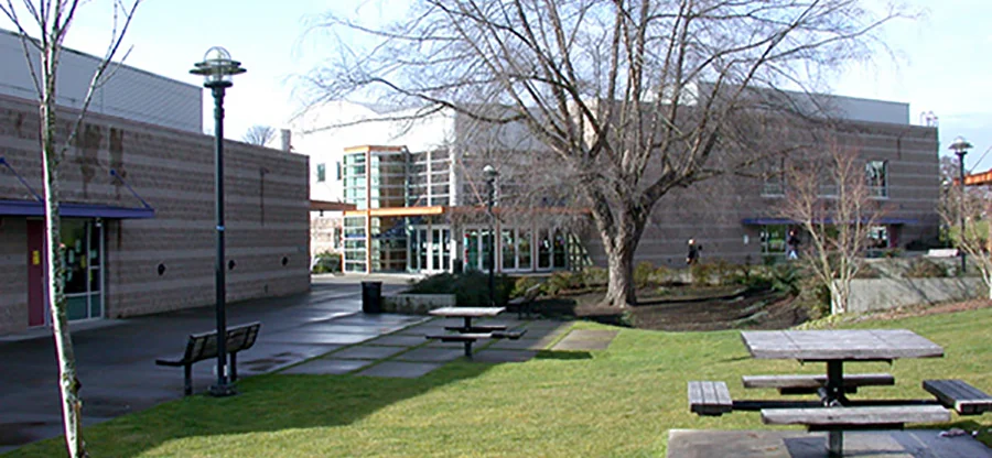 Entrada del NewHolly Learning Center de South Seattle College