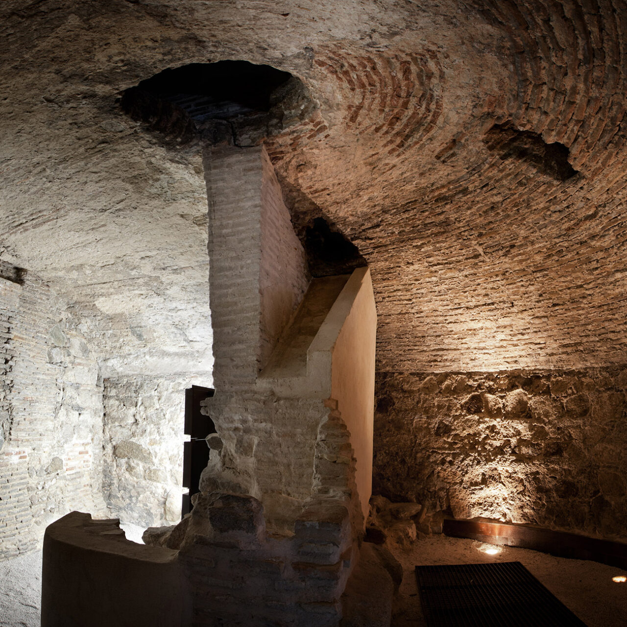 Visita guiada a un pozo subterráneo de Toledo con Rutas de Toledo