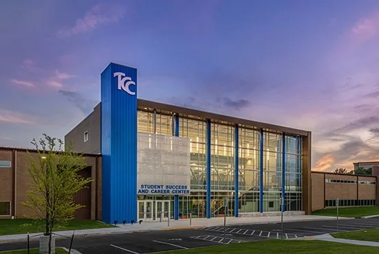 Edificio Student Success and Career Center de Tulsa Community College Southeast Campus