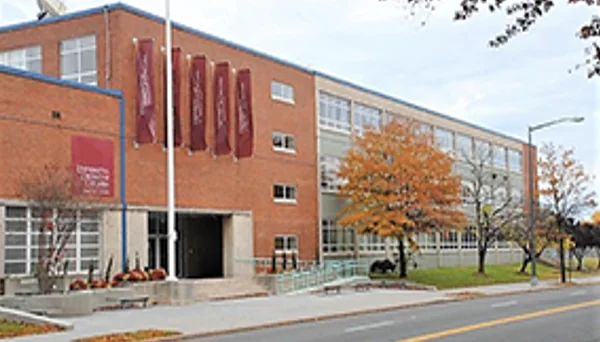 Edificio de Lamond-Riggs Campus de UDC en South Dakota Avenue NE