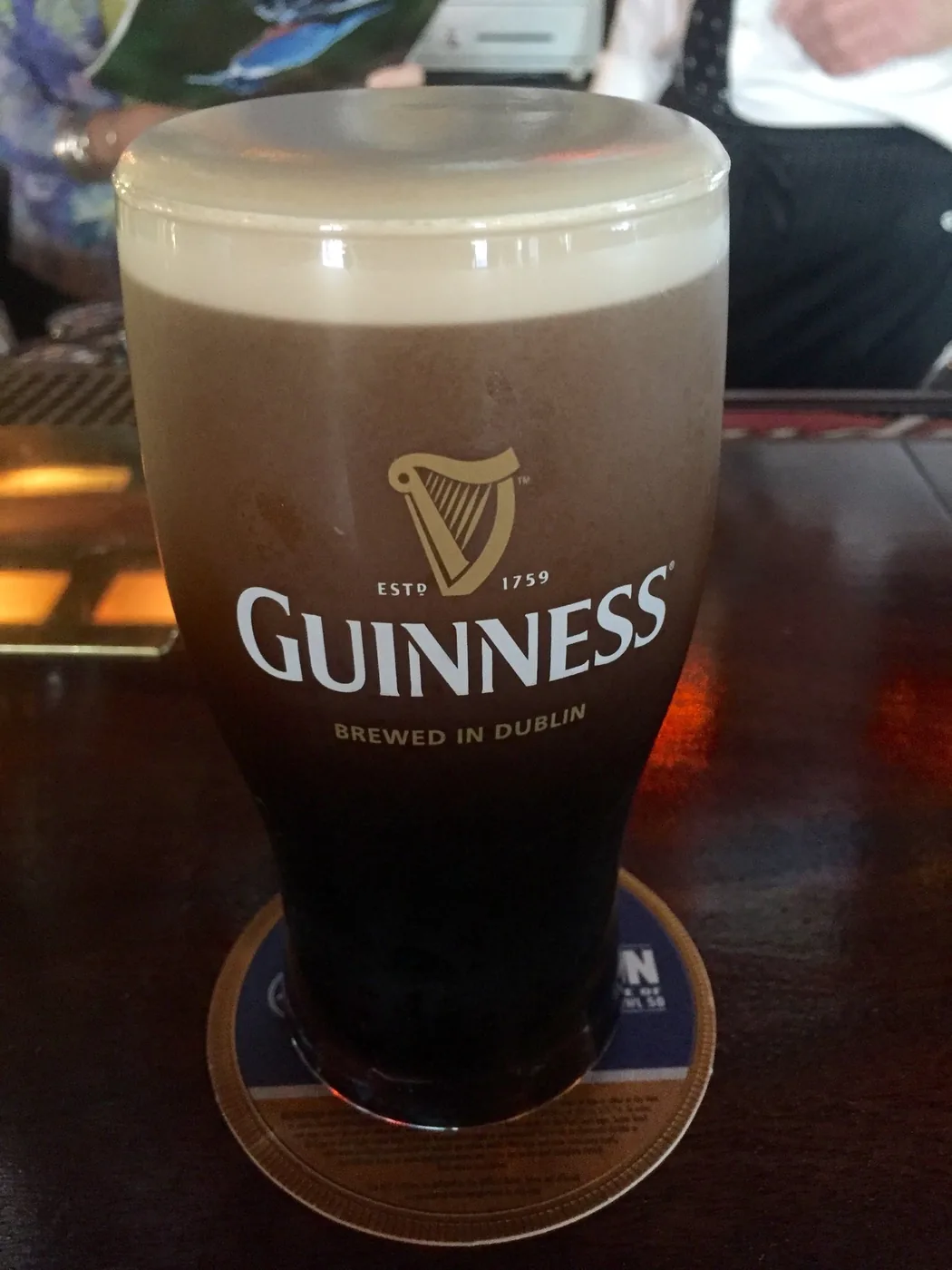 Vaso de Guinness servido en The Irish Bank de San Francisco.