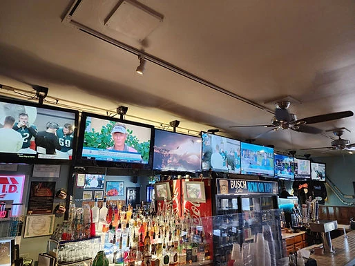 Food served at Coach's Sports Bar & Grill Source: https://static.wixstatic.com/media/1bd83a_5531213d944746ab87b8c20235403311~mv2.jpg/v1/fill/w_514,h_385,al_c,q_80,usm_0.66_1.00_0.01,enc_avif,quality_auto/20230220_125744.jpg
