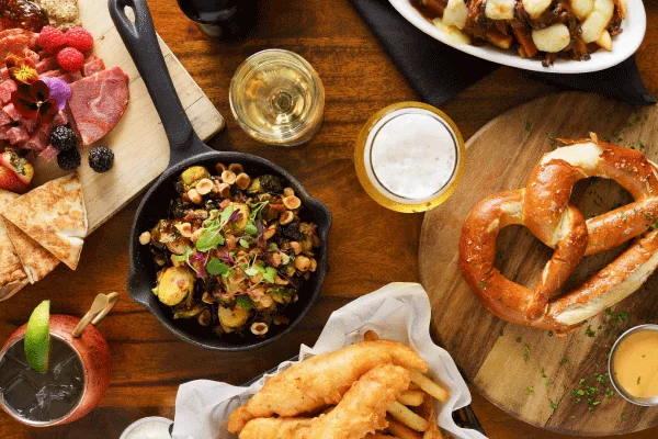 Food and drinks at Jasper’s Corner Tap & Kitchen. Source: https://visittenderloin.com/wp-content/uploads/2024/11/jaspers3.png
