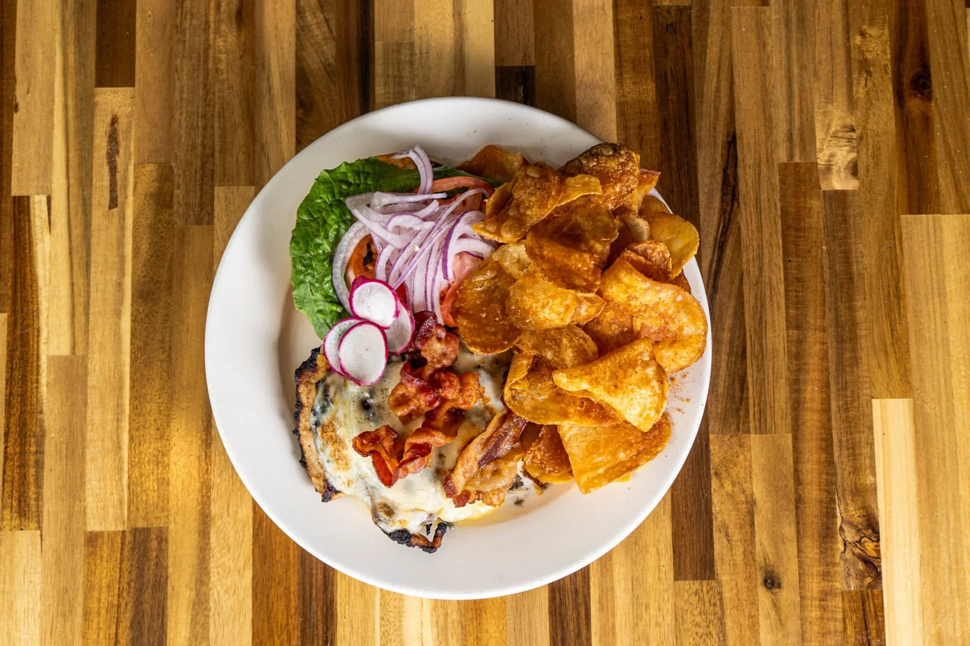 Seafood dish served at CP Shuckers Shore Drive. Source: https://cdn.spotapps.co/spothopper/image/fetch/f_auto,q_auto:best,c_fit,h_1200/http://static.spotapps.co/spots/a6/5941d72ee9411e9ead97100403b23d/:original