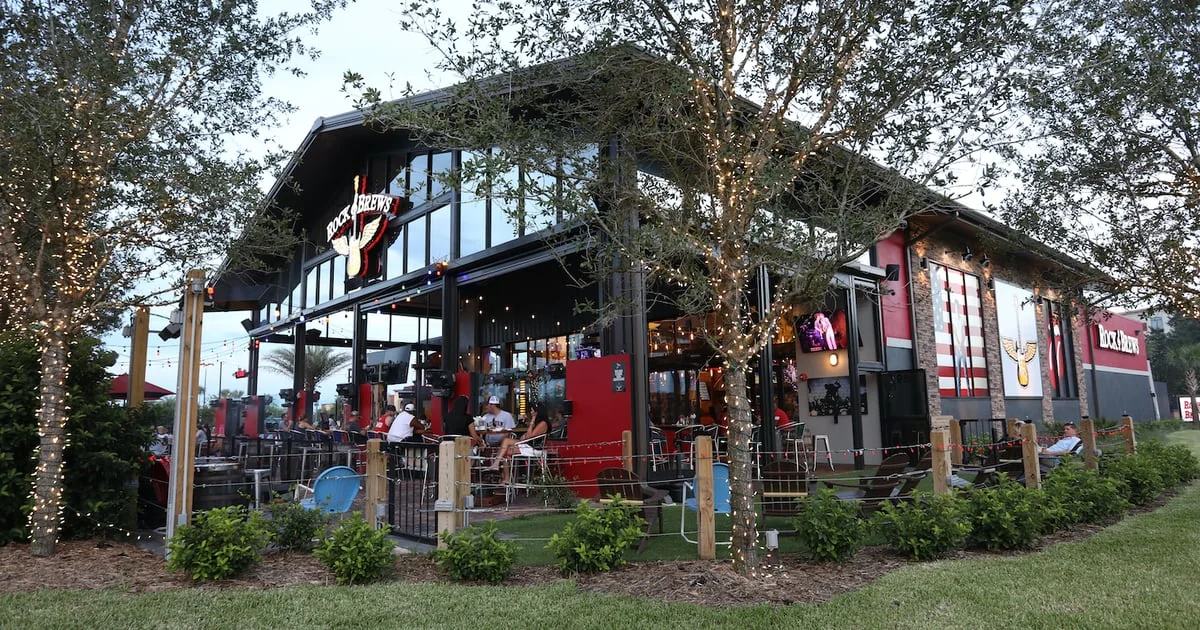 Exterior of Rock & Brews Orlando Source: https://popmenucloud.com/cdn-cgi/image/width=1200,height=630,format=auto,fit=cover/pcojsmyg/b74dce40-de8c-4ae4-aab3-8996005b9d2b.jpg