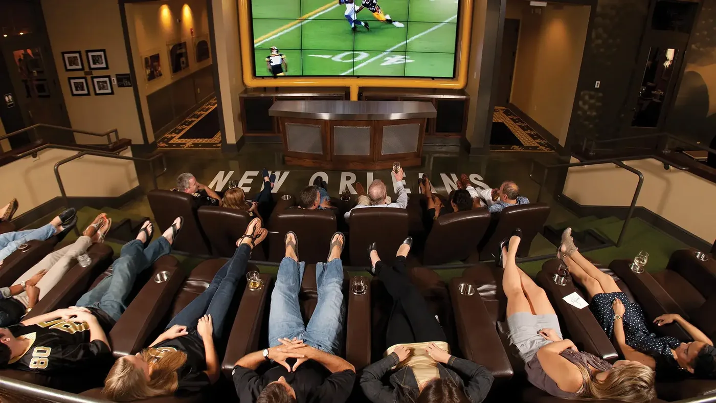 Pantallas de deportes en Manning's, imagen del sitio oficial de Caesars Source: https://assets.caesars.com/transform/60429705-38f5-4d9f-a5d8-cd95246b3322/nor-mannings-screen-1920x1080?&format=webp&quality=60
