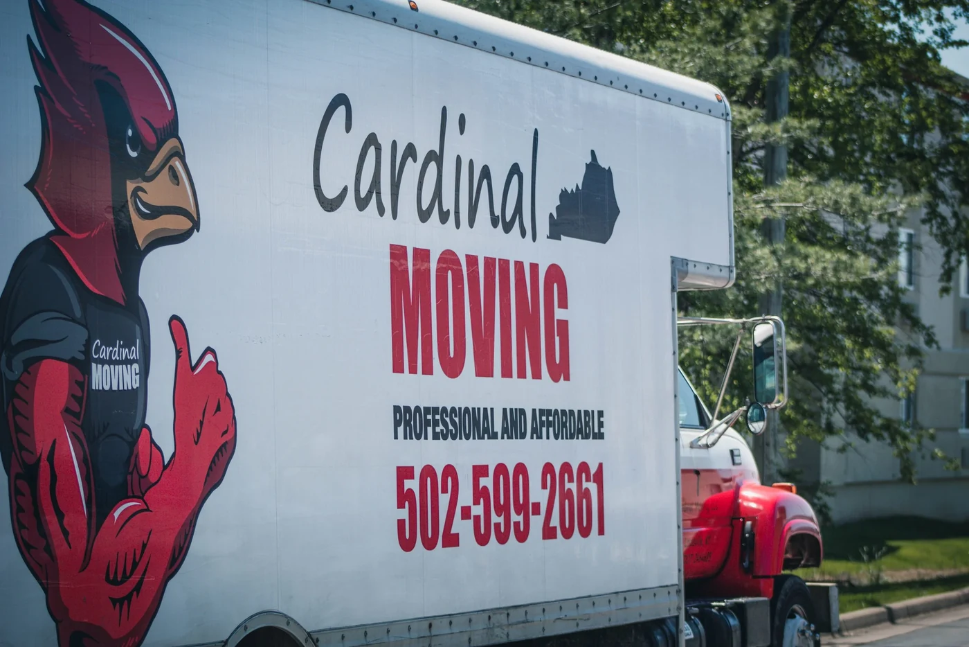 Equipo de Cardinal Moving durante una mudanza
