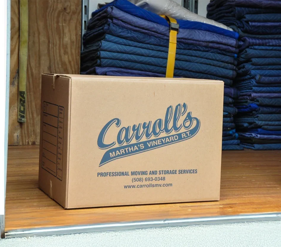 Caja de mudanza con el nombre Carroll’s Martha’s Vineyard RT | Moving box branded Carroll’s Martha’s Vineyard RT