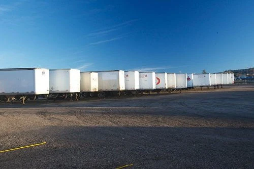 Cowboy Moving & Storage trailers for Load & Hold service | Remolques de Cowboy Moving & Storage para el servicio Load & Hold