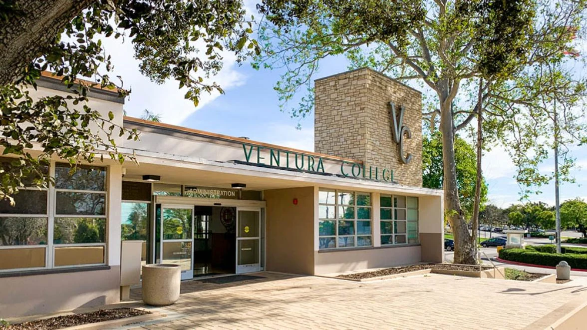 Edificio administrativo de Ventura College en Telegraph Road.