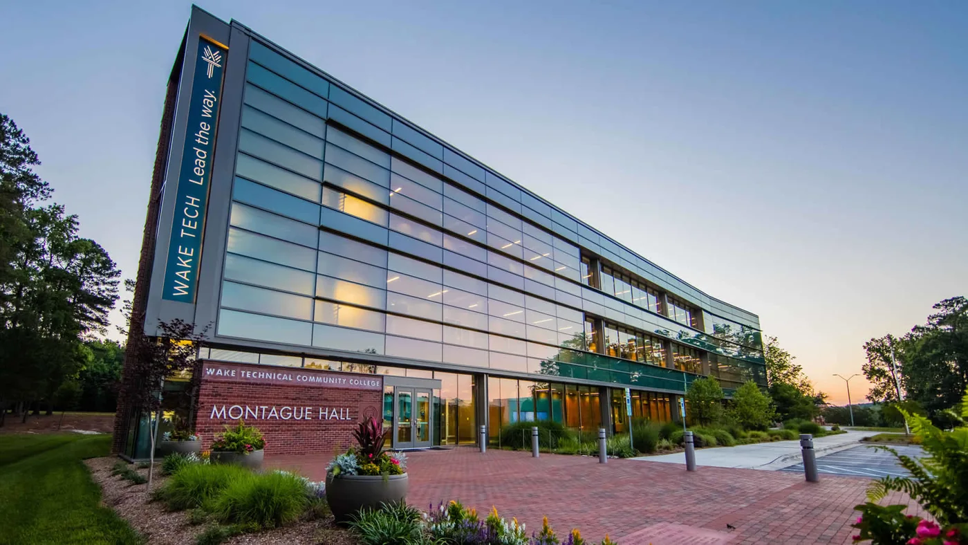 Montague Hall en el campus Southern Wake de Wake Tech