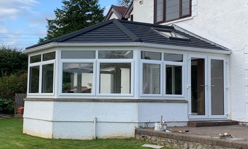 Conservatorio acristalado junto a una casa / Glazed conservatory adjoining a home