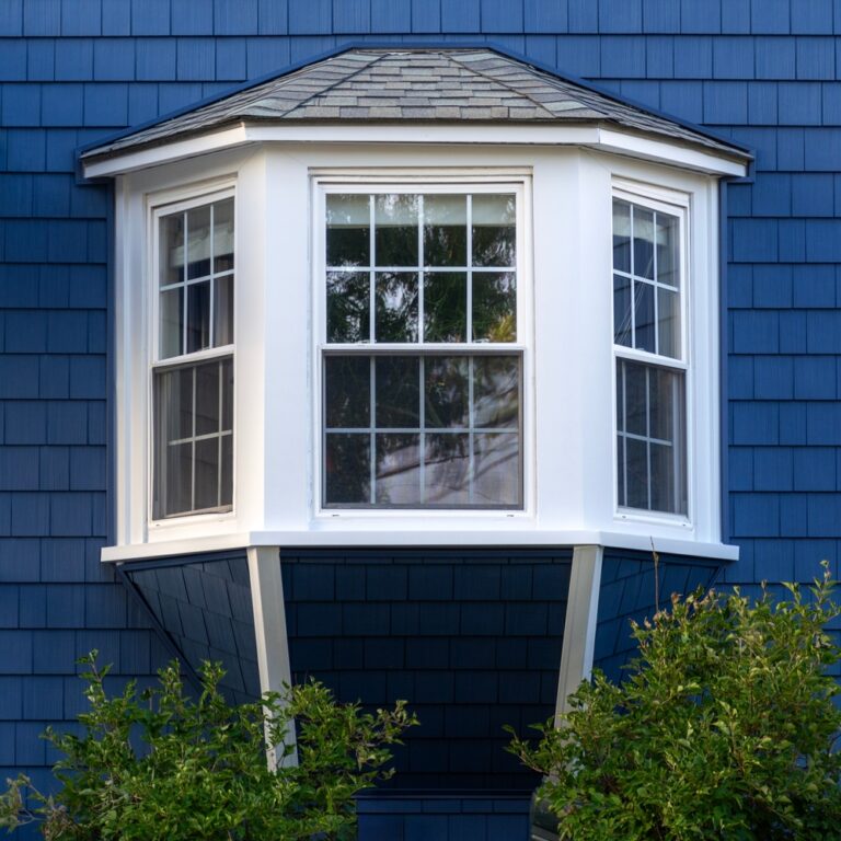 Ventanal en una vivienda / Bay window on a home