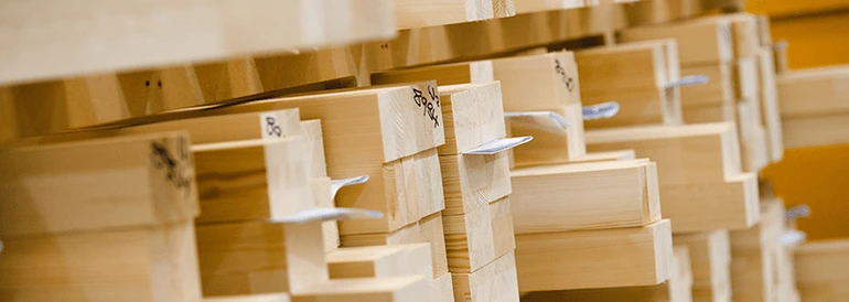 Piezas de madera para la fabricación de escaleras.