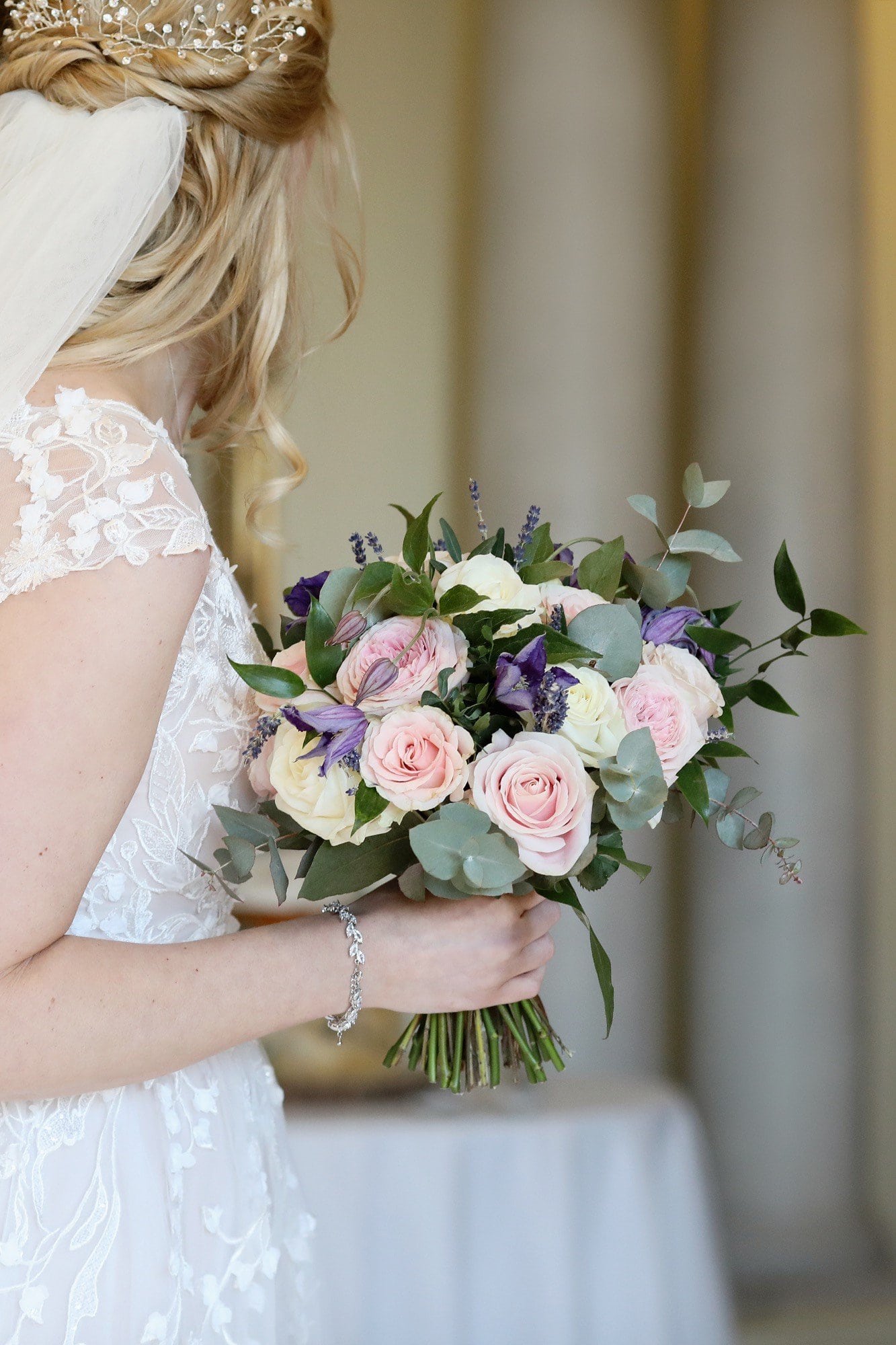 Ramo nupcial preparado para una boda. / Bridal bouquet prepared for a wedding.