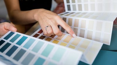 Muestrario de colores para elegir el acabado de las puertas / Color samples for choosing a door finish