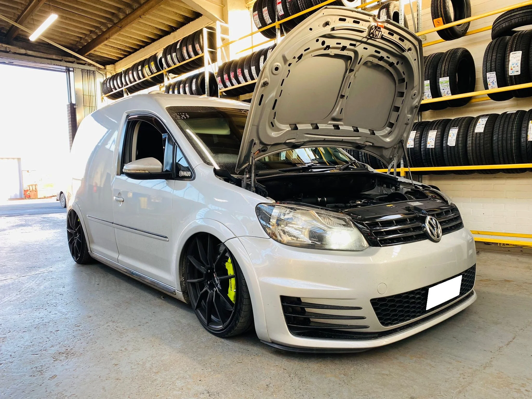 A2 Tyre Supplies - Tyre Fitting - MOTs - Servicing - 24 Hour Mobile Tyre Fitting - Sitti