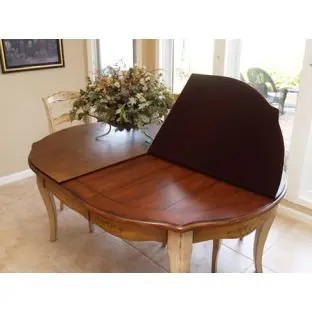 Dining table fitted with a protective pad
