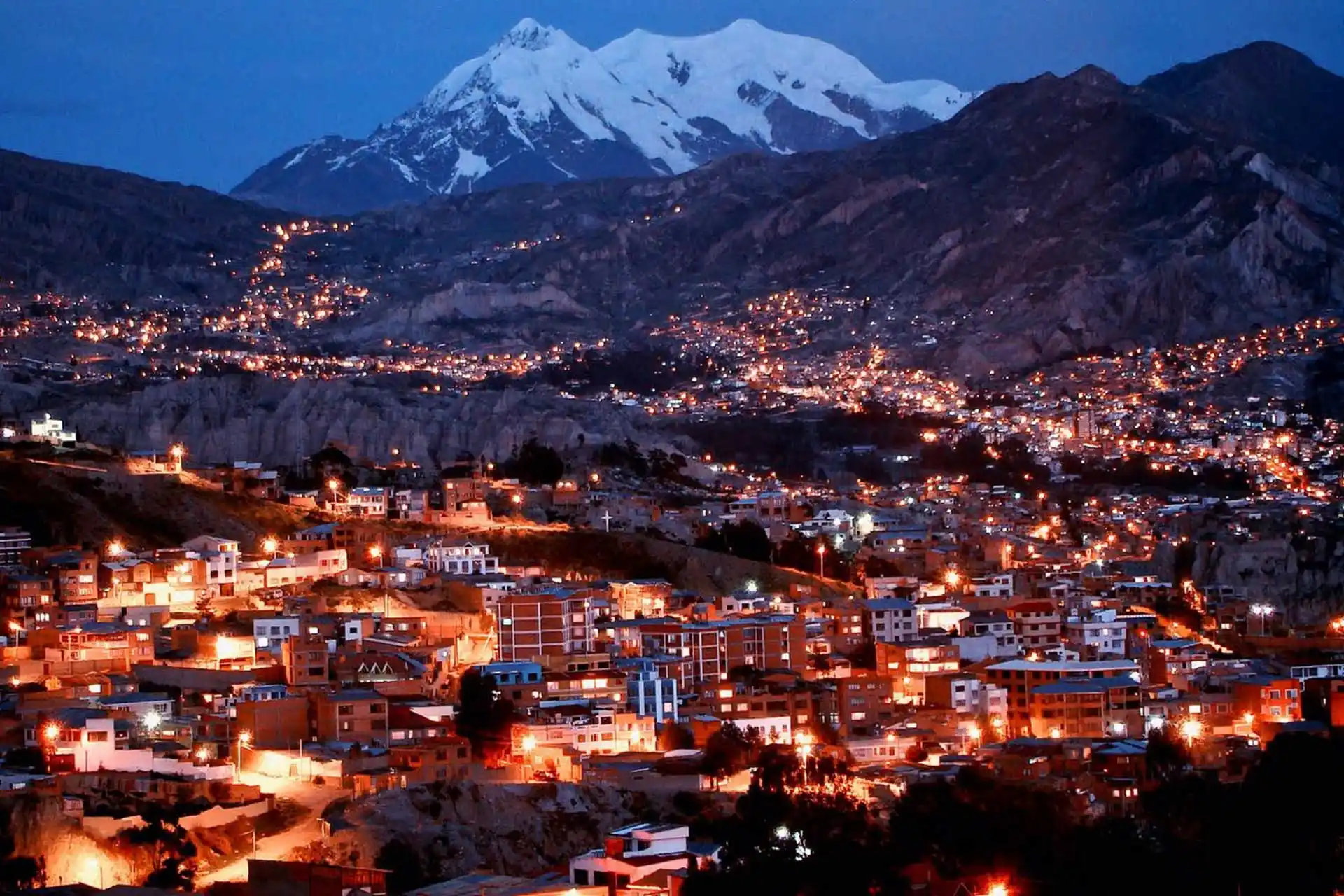 La Paz al anochecer, imagen de la galería de Altitude Travel
