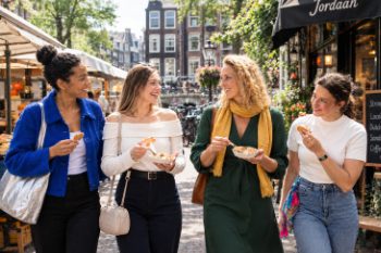 Participantes de una ruta gastronómica por Ámsterdam