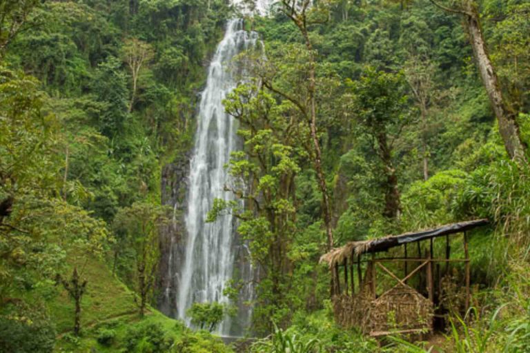 Cascada de Materuni, parada que la empresa incorpora a algunos itinerarios culturales y de varios días.