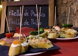 Degustación de tapas incluida en una ruta de Born Bike Tours Barcelona