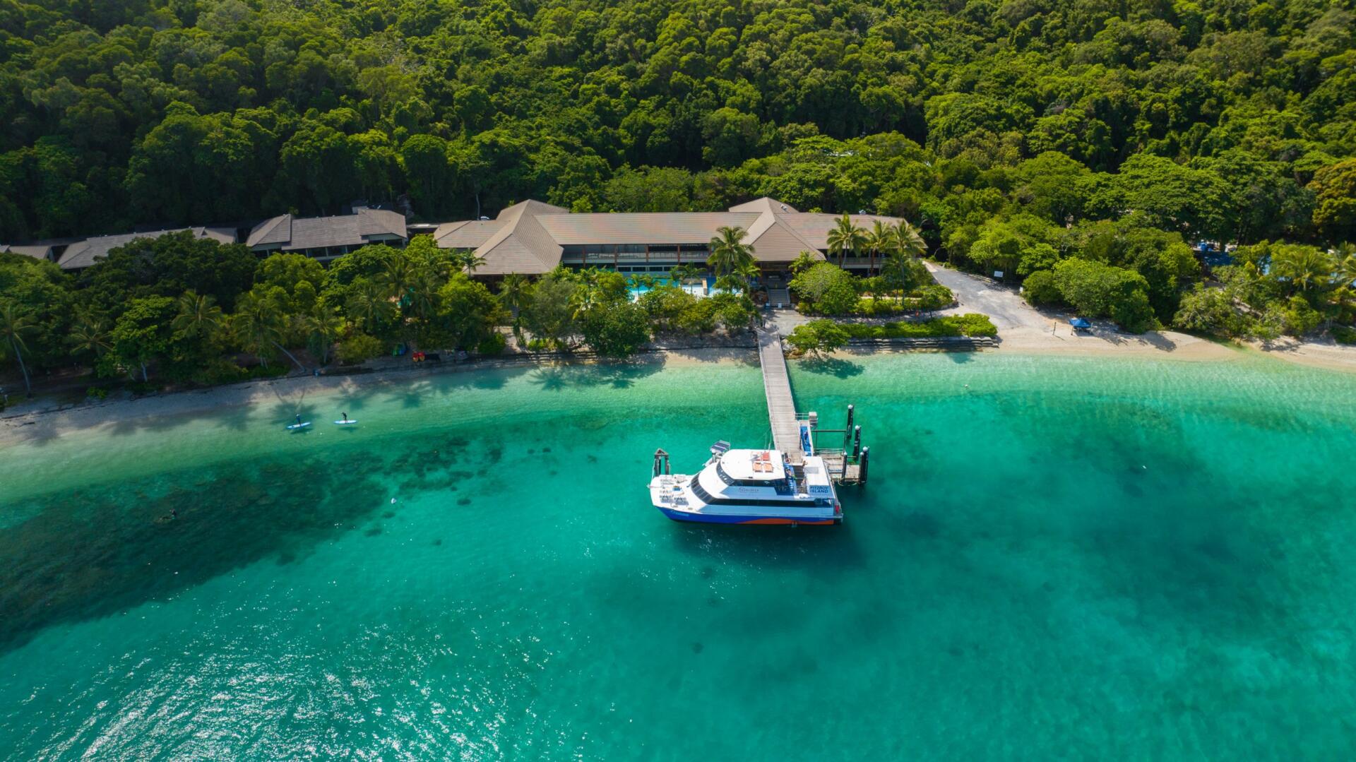 Embarcación que conecta con Fitzroy Island dentro de las opciones de la plataforma.