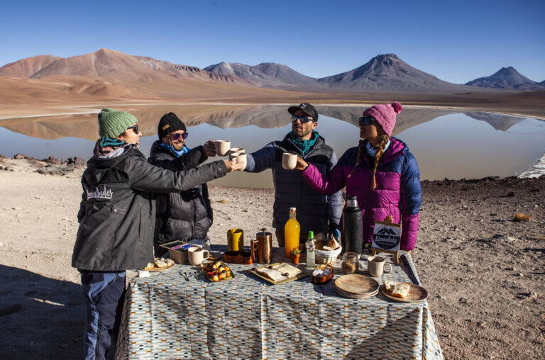 Pausa para comer durante una excursión en el altiplano, galería oficial de Caminandes